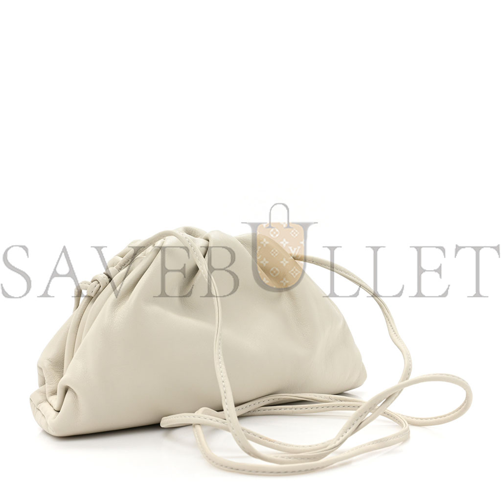 BOTTEGA VENETA BUTTER CALFSKIN THE MINI POUCH CHALK  (21*11*5cm)